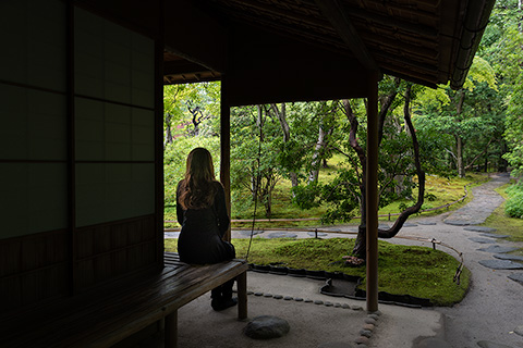 依水園