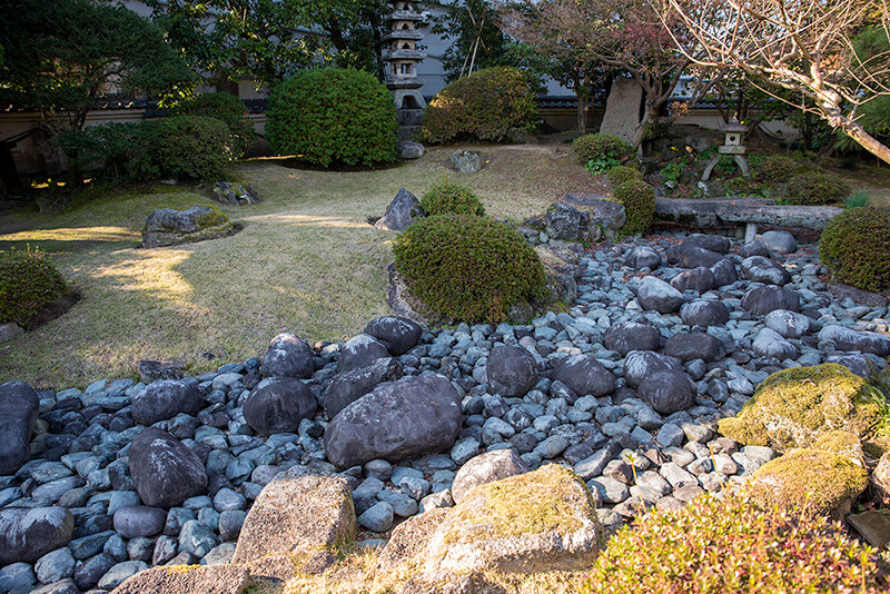 枯流れ式枯山水