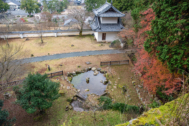 瓢箪型の池泉