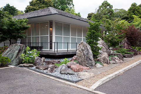 持宝院 三業の石据