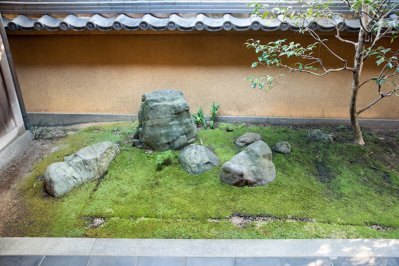七石で組まれている