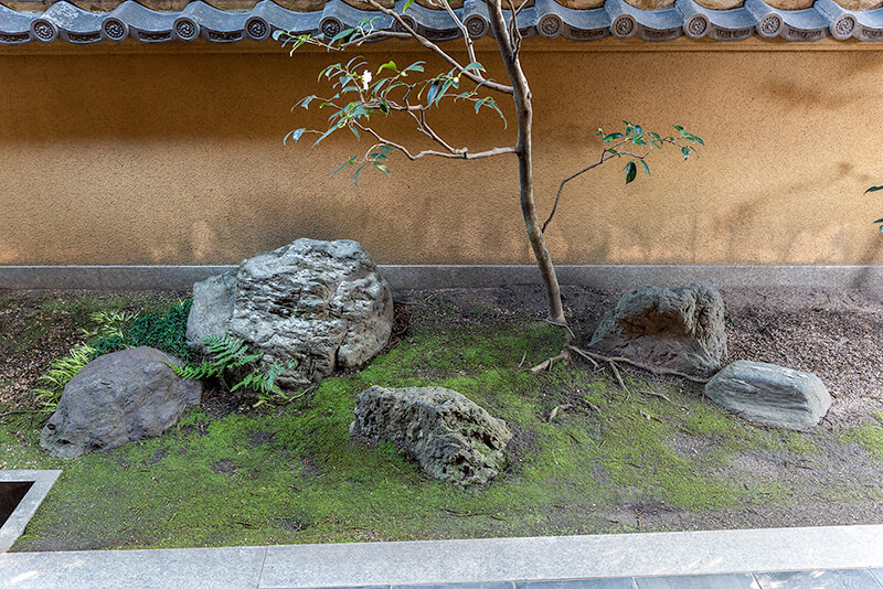 五石で組まれている