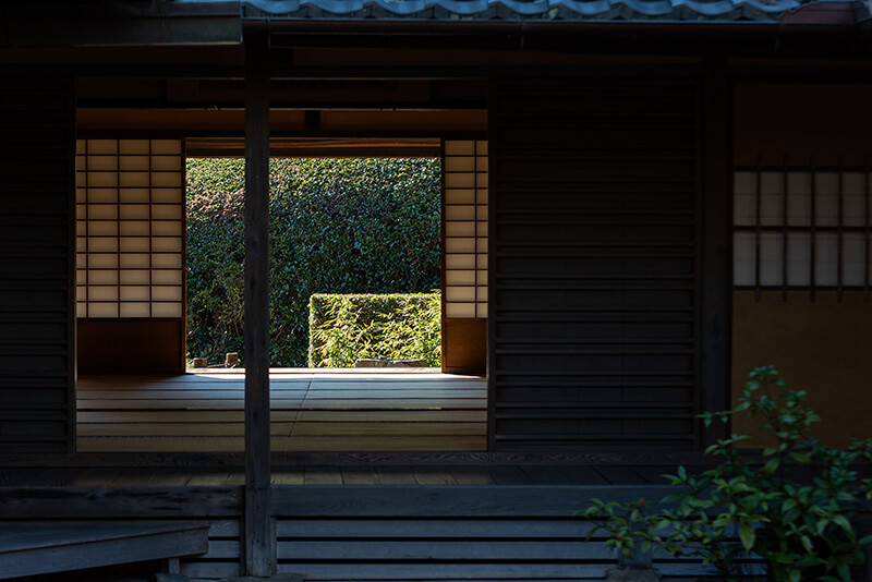 刈込みによるた額縁庭園