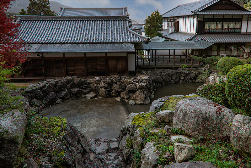 大師堂と巍巍園（ぎぎえん）