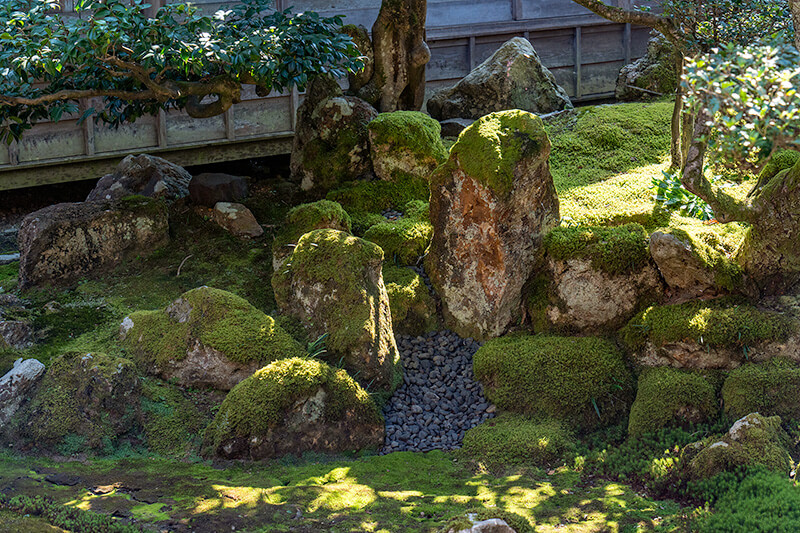 枯滝石組