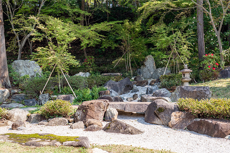 遠山石