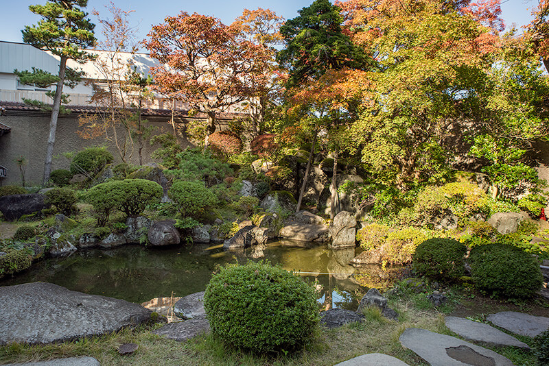 池泉観賞式庭園