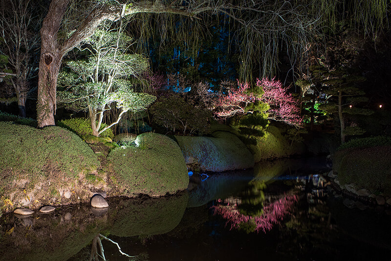 吐玉泉下広場の池泉庭園