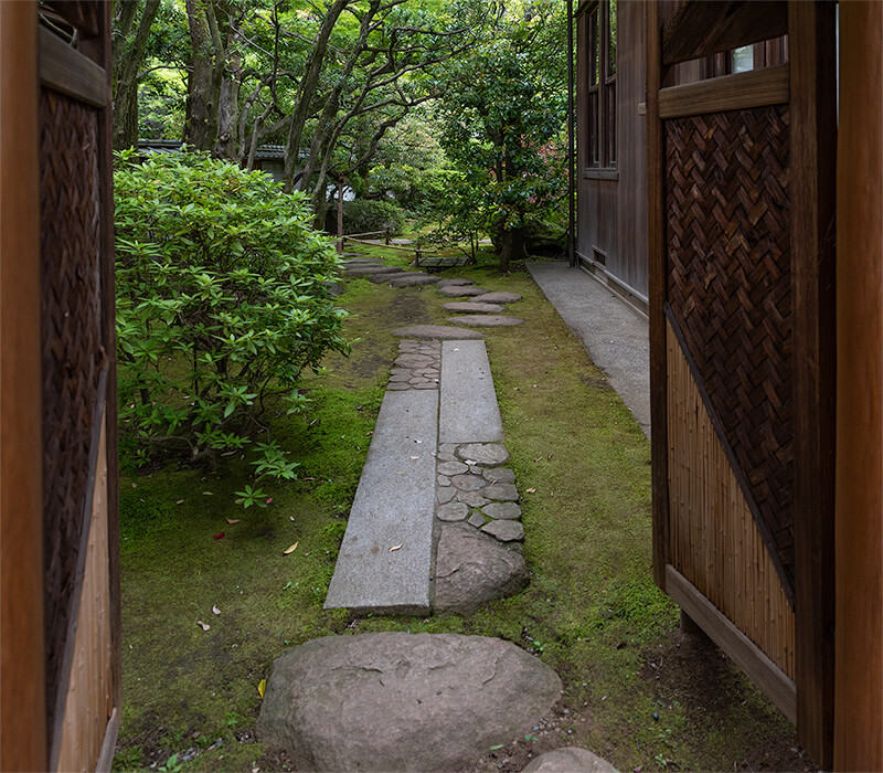 門の造形が美しい