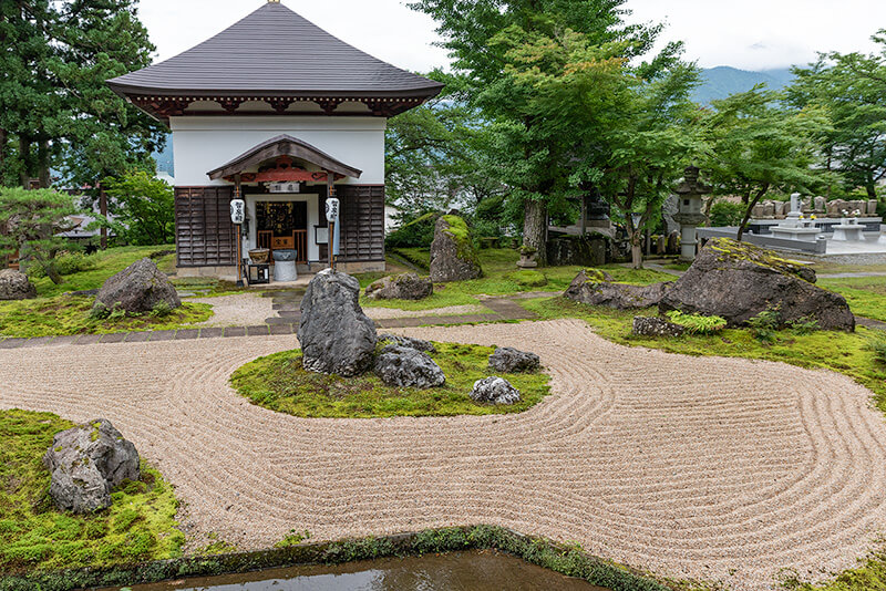 石庭「臥龍の庭」