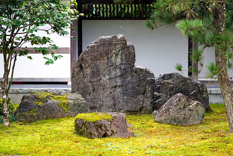 「祖師西来の庭」の主景となる石組