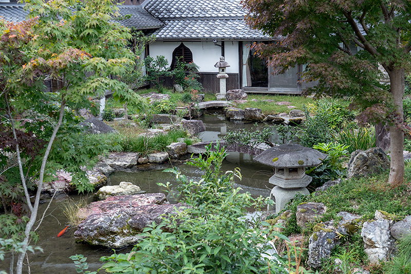 デザイン性の高い池泉回遊式庭園