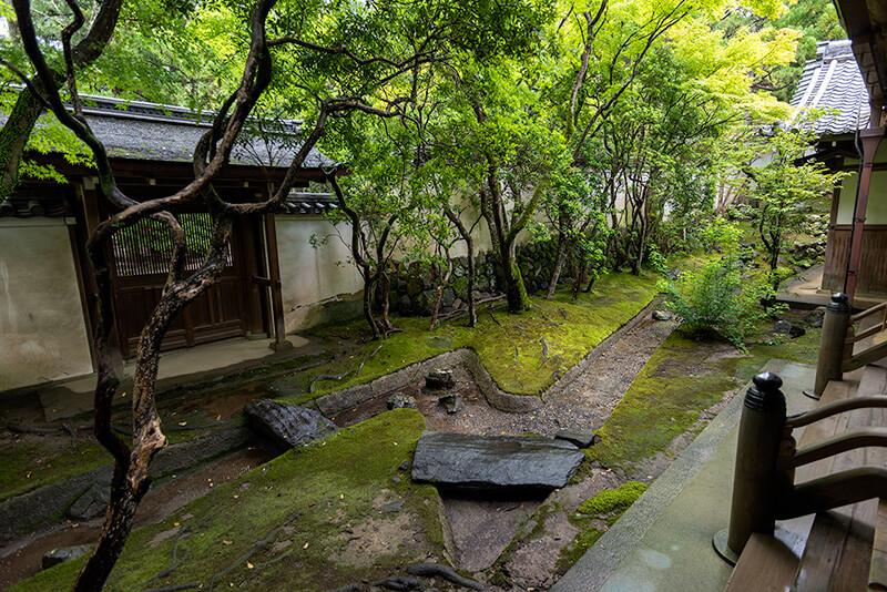 稲妻形　遣水の庭