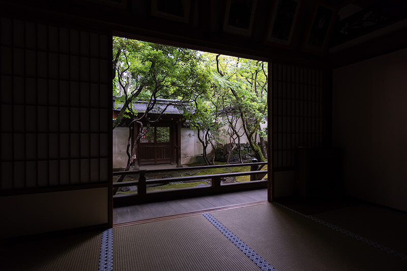 「稲妻形　遣水の庭」額縁庭園　その２