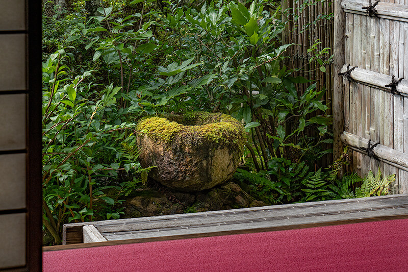 縁先手水鉢
