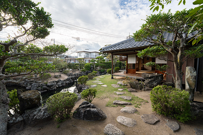 邸宅と池泉庭園の位置関係