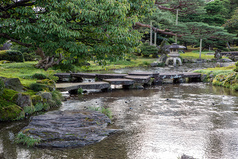 雁行橋と曲水