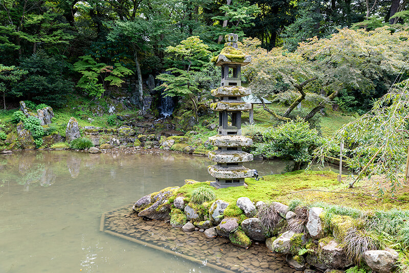 海石塔（かいせきとう）