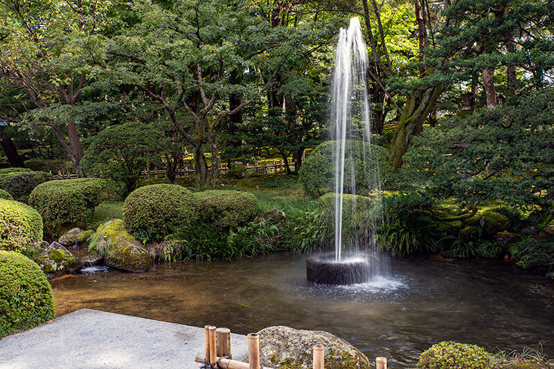 兼六園の日本武尊像近くをさらに散策