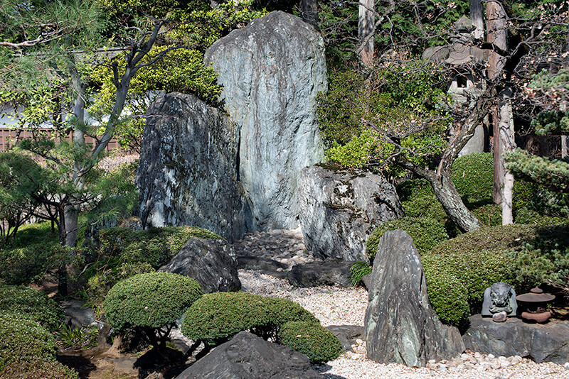 三段落ちの滝石組
