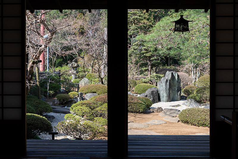 書院から額縁庭園