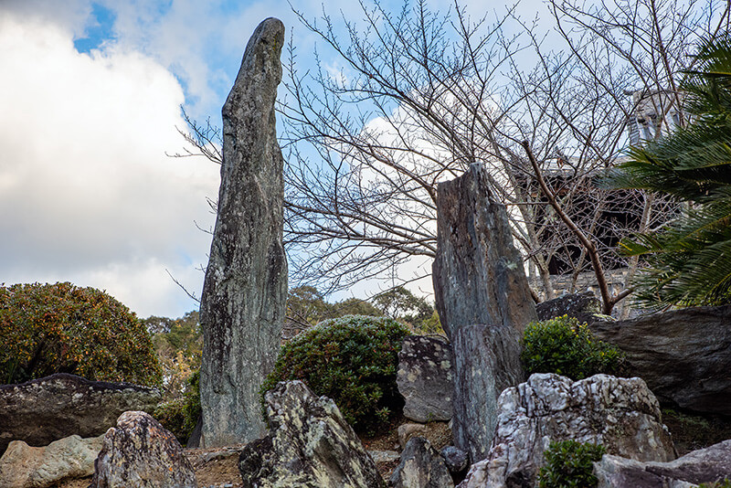 遠山石
