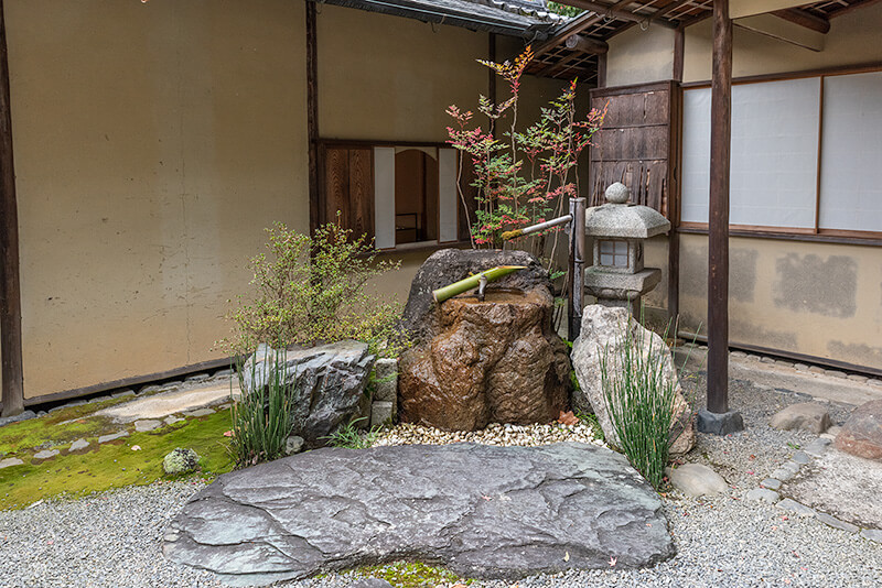 蹲居