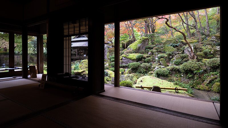 書院から額縁庭園
