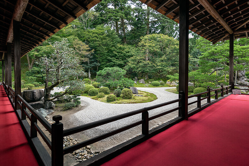 屋形舟から眺める庭園をイメージ