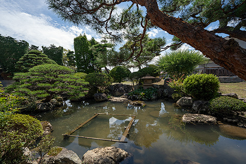 そば処 丸万（旧丸万旅館　中庭）