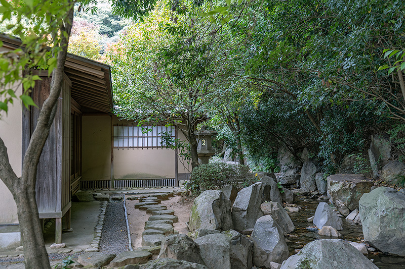 観恒亭と流泉庭