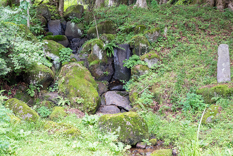 滝石組「あずま滝」