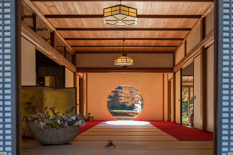 名月院の「悟りの窓」の全景