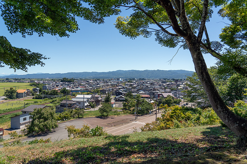越後平野を一望する高台
