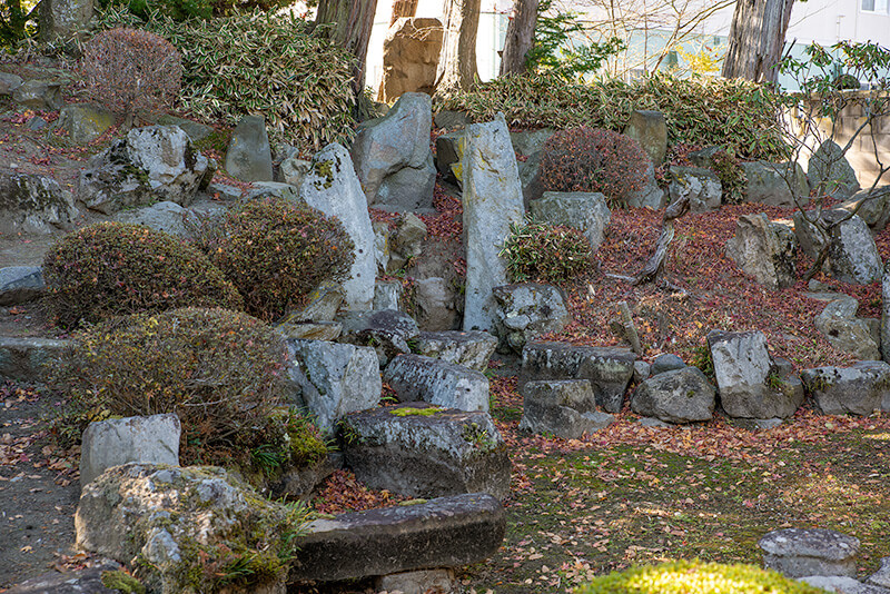 遠山石