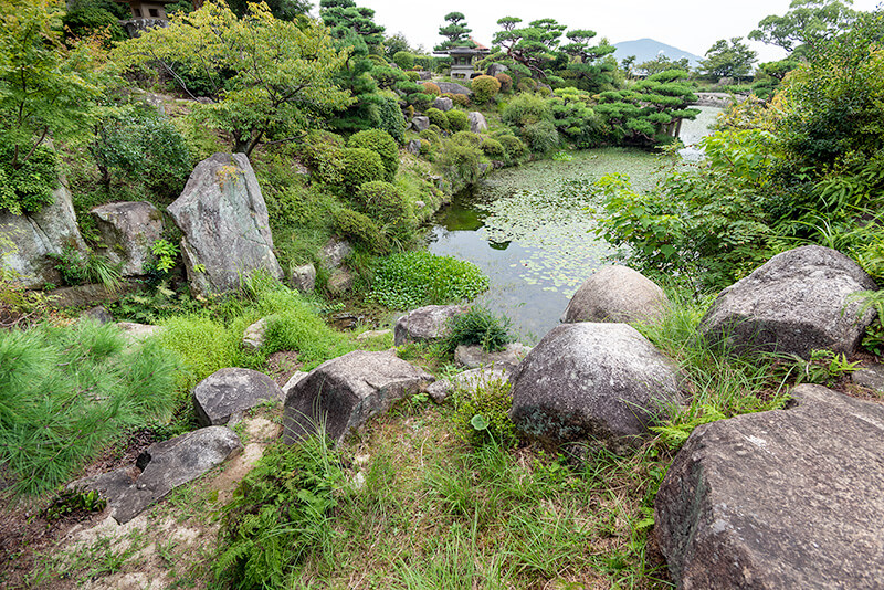 急峻な渓谷に見立てているようにもみえる