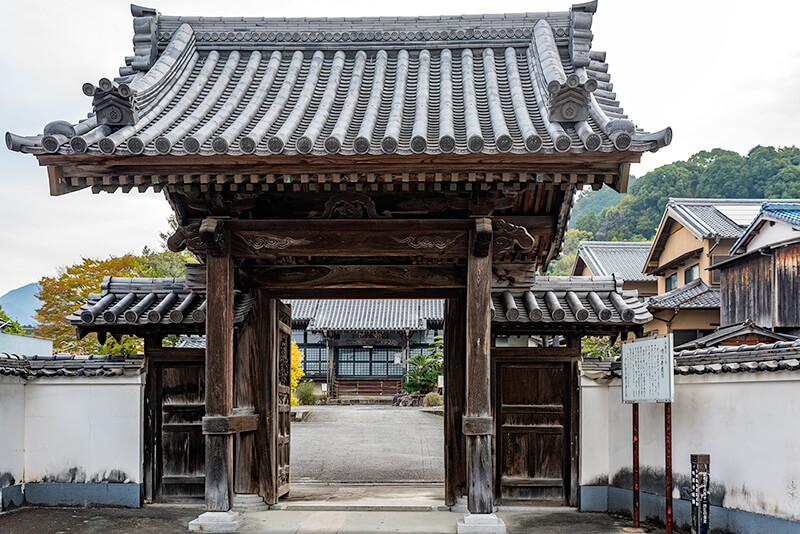 明源寺　山門