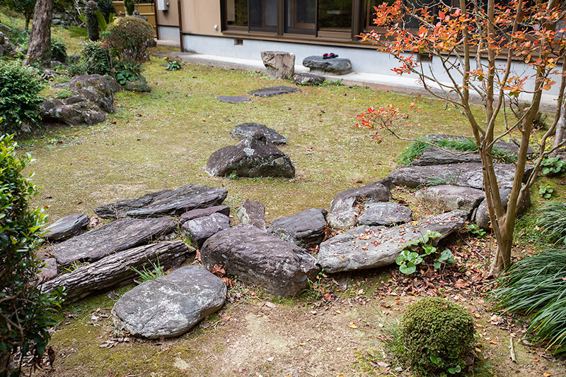 飛石混じりの延