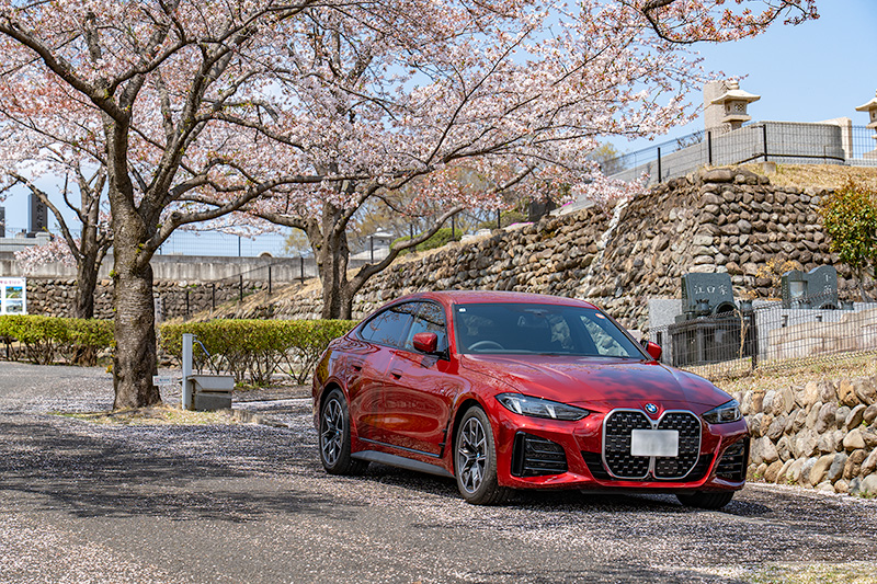 桜とBMW420d xDrive グランクーペ