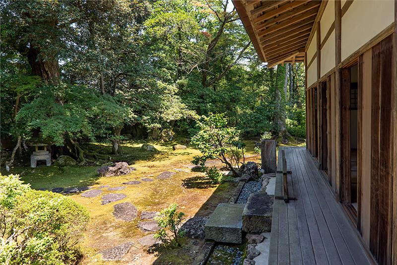 飛石主体の枯山水