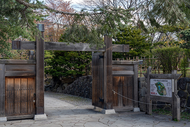 日本庭園　南門