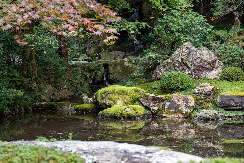 蓬莱山を表現している鶴島