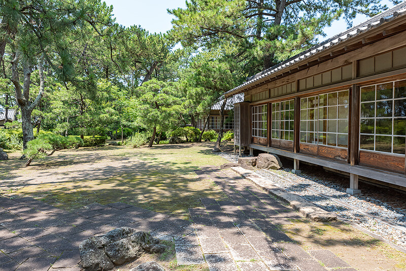 東付属邸