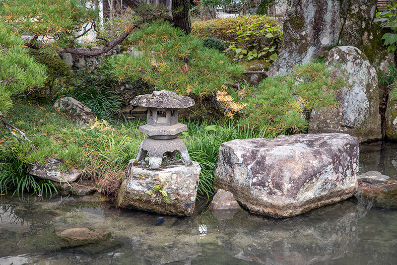 出島に天平石