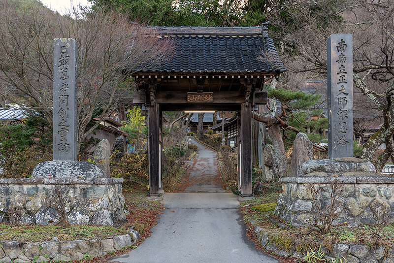遠照寺　山門