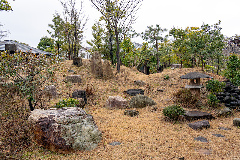 西側の築山