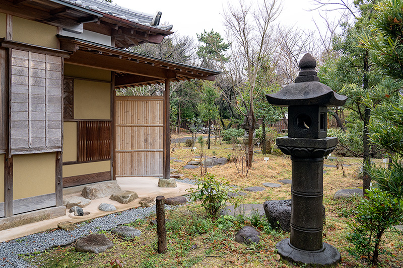 茶室にはにじり口