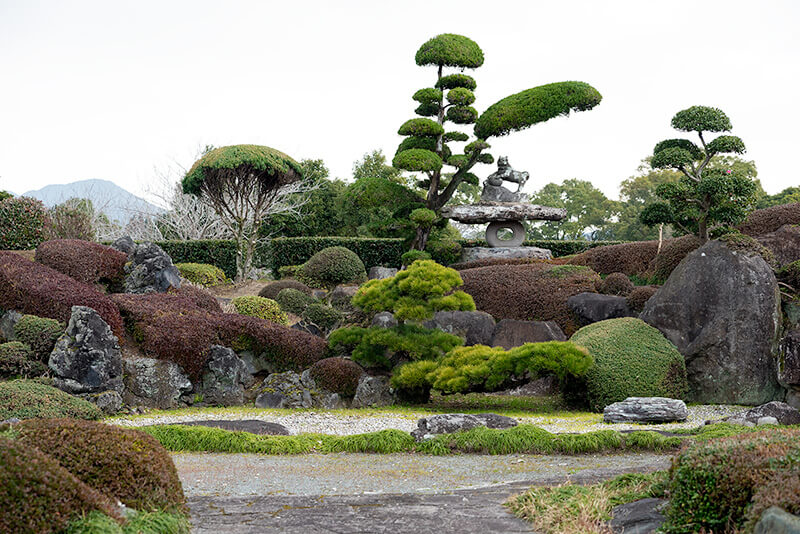 借景には知覧の山並み