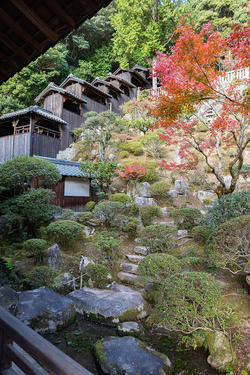 屋根付き木製回廊