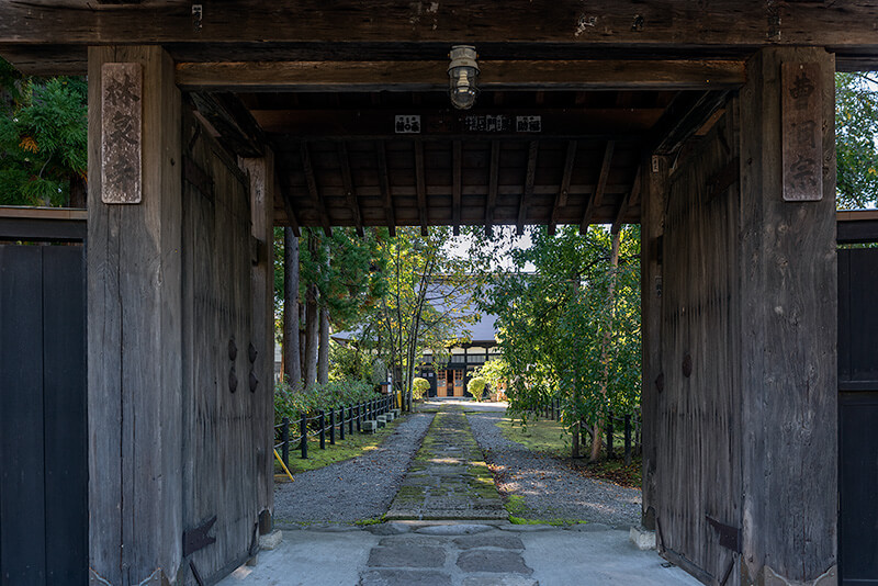 林泉寺山門